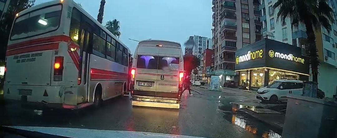 Yol verme kavgasında sürücülere ceza kesildi birinin ehliyetine de el konuldu 5 yol verme kavgasinda suruculere ceza kesildi birinin ehliyetine de el konuldu 1 hWYWKMn9
