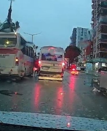 yol-verme-kavgasinda-suruculere-ceza-kesildi-birinin-ehliyetine-de-el-konuldu-i6a9M2DC.jpg