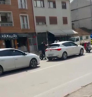 yol verme kavgasinda tansiyon yukseldi araya vatandaslar girdi 0 dlYbsSXZ