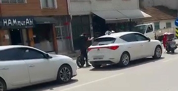 yol-verme-kavgasinda-tansiyon-yukseldi-araya-vatandaslar-girdi-8IIAFWwQ.jpg
