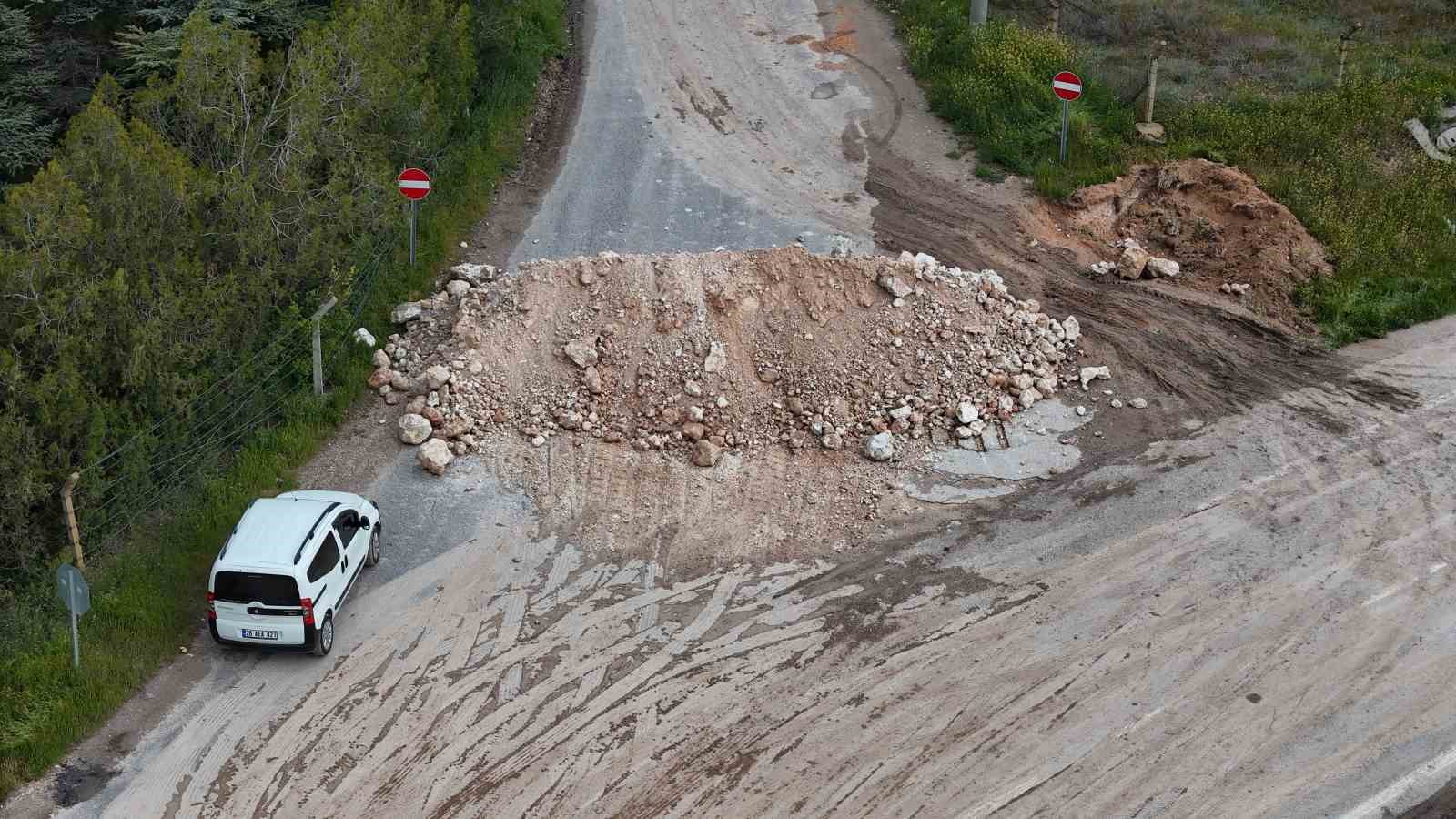 yol yapalim derken mahalleliyi hapsettiler 2 bK7m6lTN