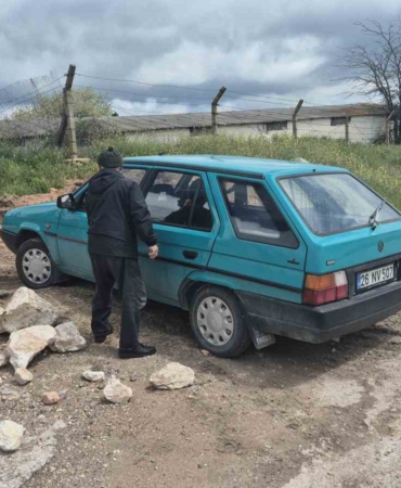 yol-yapalim-derken-mahalleliyi-hapsettiler-eb38fV9r.jpg