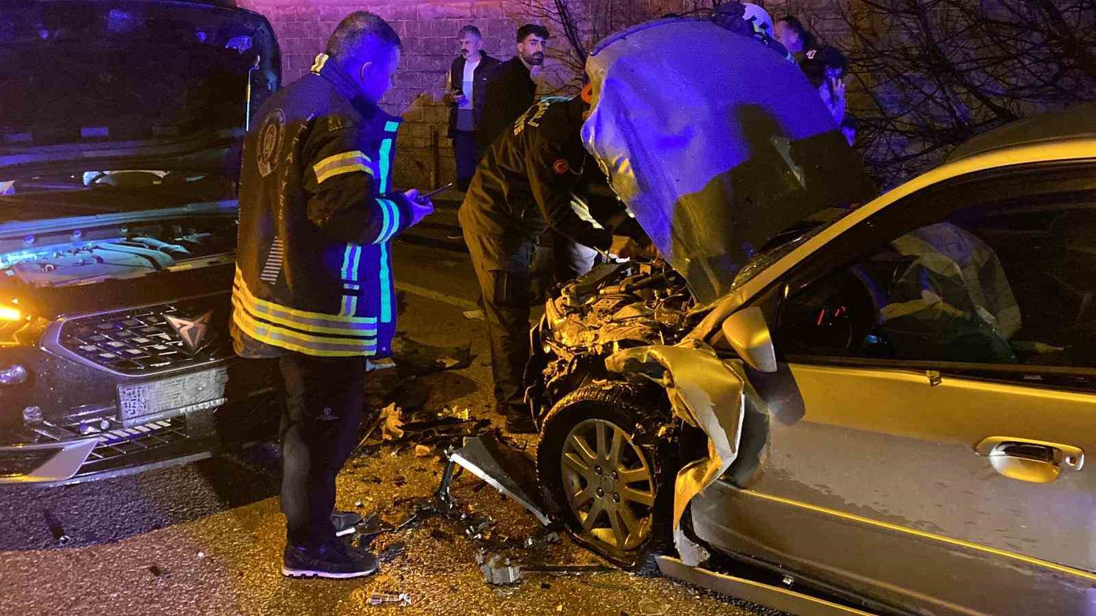 yola dokulen sivi kazaya sebep oldu 3 yarali 0 2697jwBv