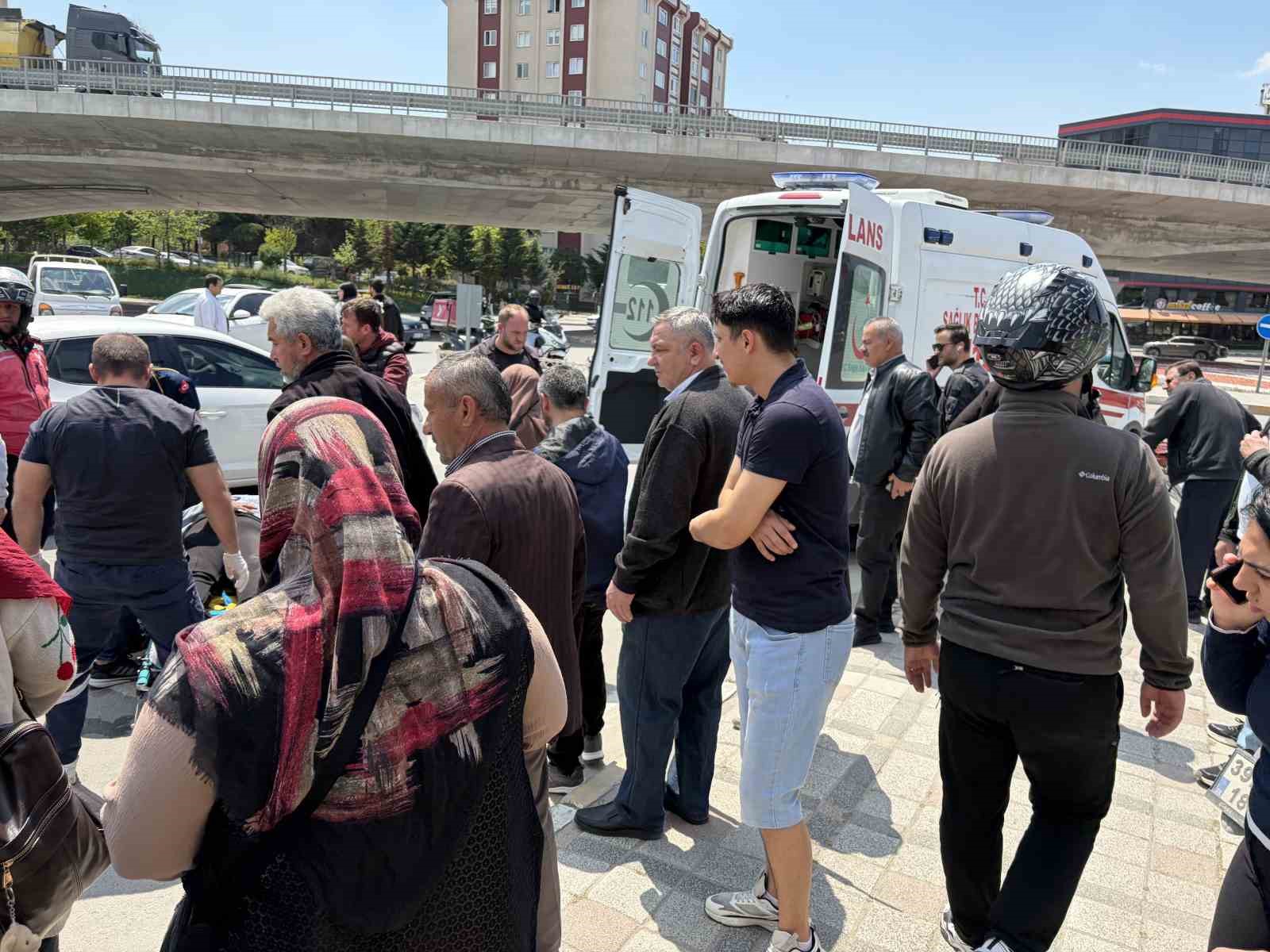 yola dokulen toprakta kayan motosikletin surucusu yaralandi 1 CH5LRAsN