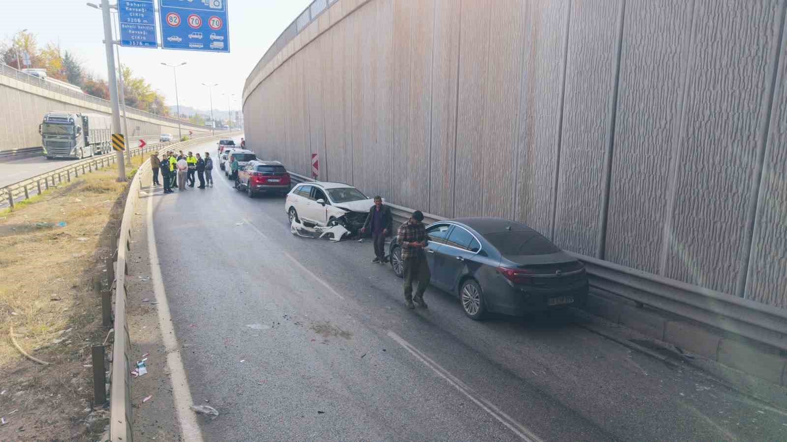 yola dokulen yag zincirleme kazaya sebep oldu 4 yarali 2