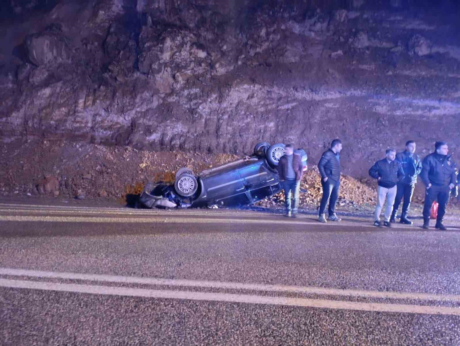 yola dusen kayalardan kacan otomobil takla atti 2 yarali 0 85hZmBNH