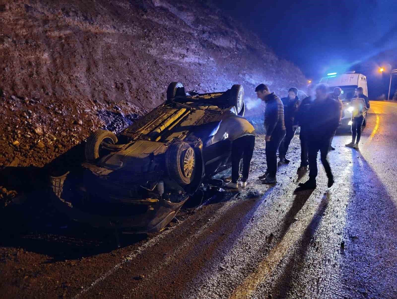 yola dusen kayalardan kacan otomobil takla atti 2 yarali 2 Lk1qTNrH