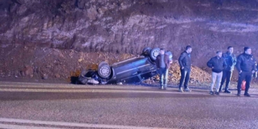 yola-dusen-kayalardan-kacan-otomobil-takla-atti-2-yarali-JFf9rprW.jpg