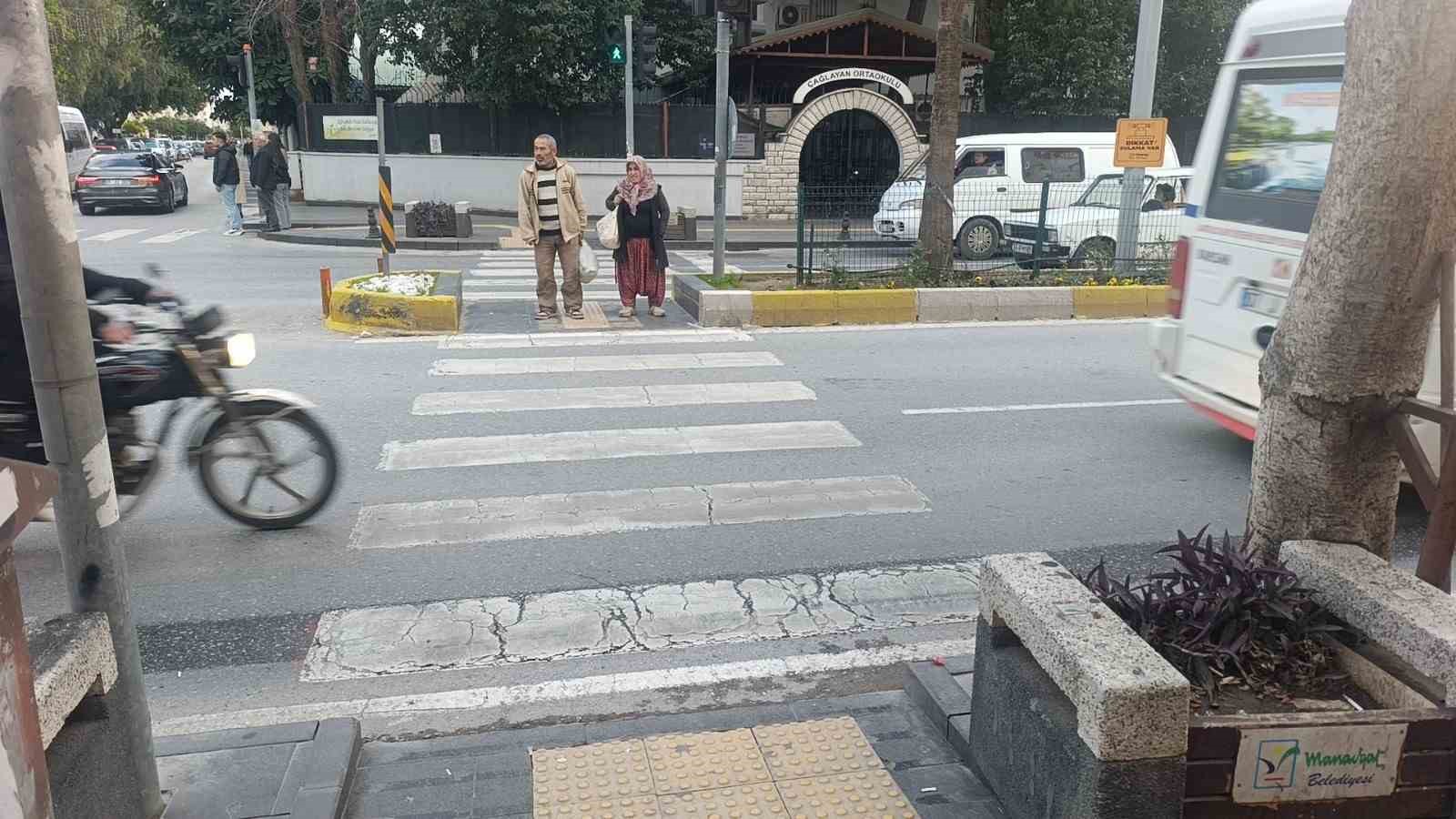 yola firlayan 7 yasindaki cocuga motosikletle carptilar arkalarina baka baka yollarina devam ettiler 3 88vLEN9w