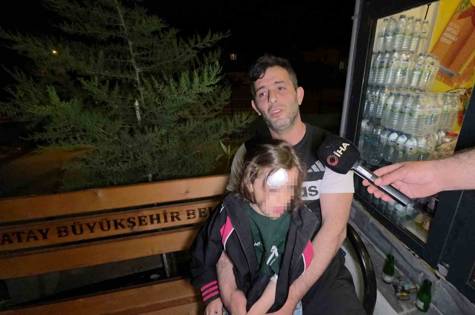 yola firlayan cocuk otomobilin carpmasiyla metrelerce savruldu o anlar kamerada 3 tLH74typ