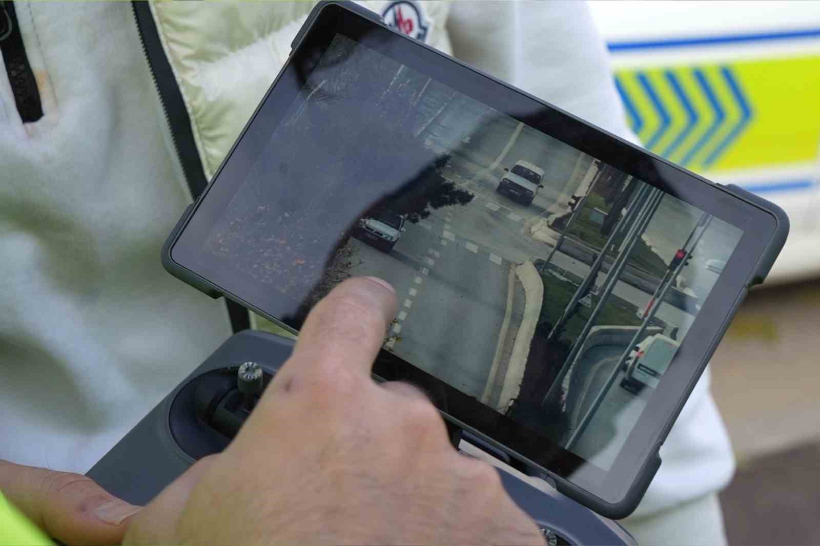 Yolcu kapısından inen ehliyetsiz sürücü drondan kaçamadı: "Gafil avlandım" dedi, ceza makbuzuyla hatıra fotoğrafı çektirdi 6 yolcu kapisindan inen ehliyetsiz surucu drondan kacamadi gafil avlandim dedi ceza makbuzuyla hatira fotografi 3q1unFS2