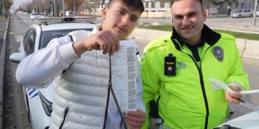 yolcu-kapisindan-inen-ehliyetsiz-surucu-drondan-kacamadi-gafil-avlandim-dedi-ceza-makbuzuyla-hatira-fotografi-ECZQ8vHH.jpg