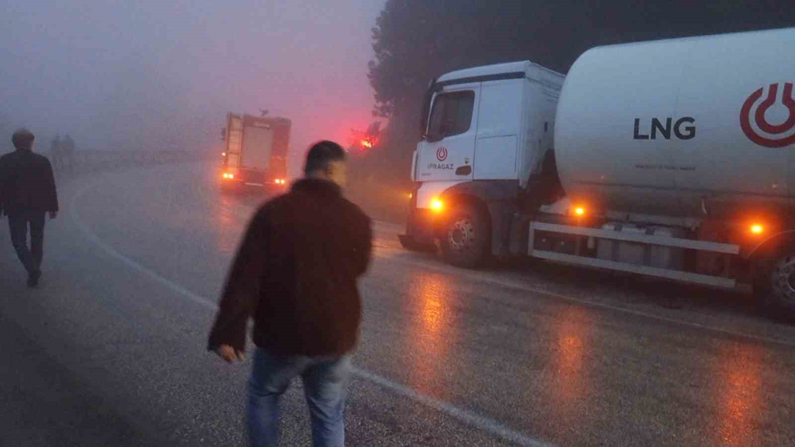 yolcu midibusu ile yakit yuklu tir carpisti 3 yarali 4 Gf8IjQe1