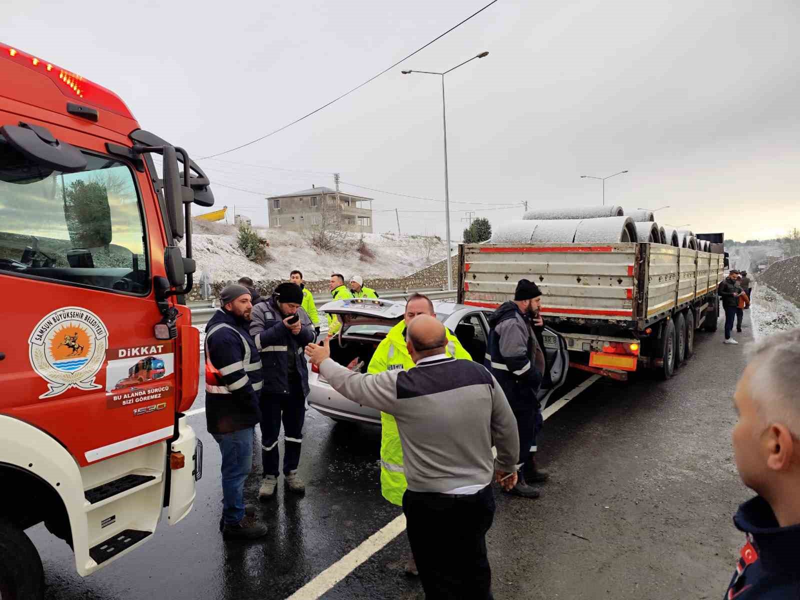 yolcu midibusu kazazede aileye carpti 1 olu 3 yarali 1 iGLVEpFK