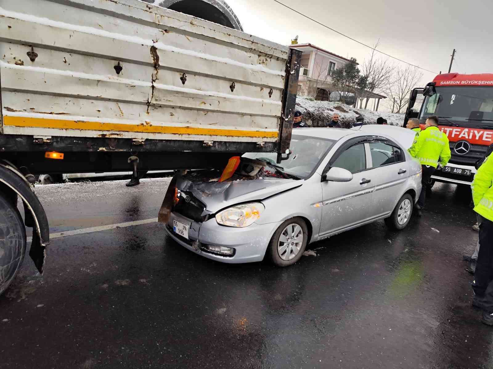 yolcu midibusu kazazede aileye carpti 1 olu 3 yarali 3 3JW924RI