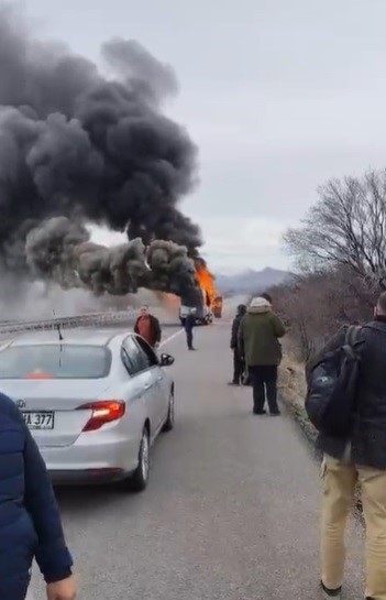 yolcu minibusu alev topuna dondu 1 V6aZVvuD