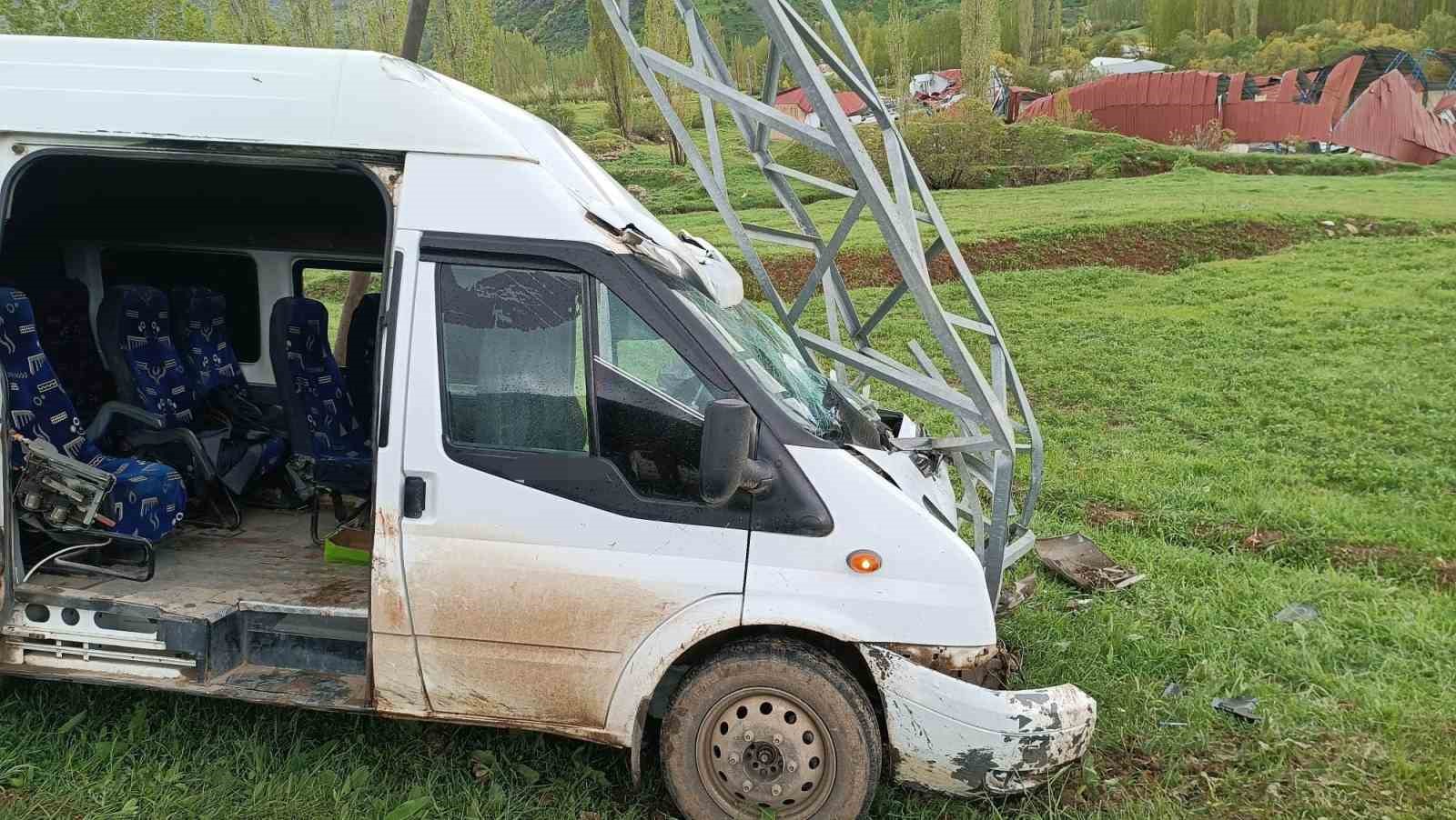 yolcu minibusu direge carpti 11 yarali 0 qCQI9qCR