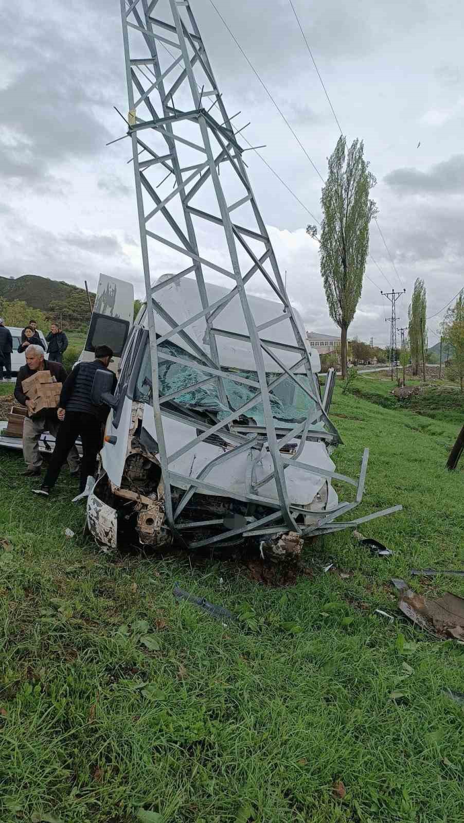 yolcu minibusu direge carpti 11 yarali 1 9dwGjpGf