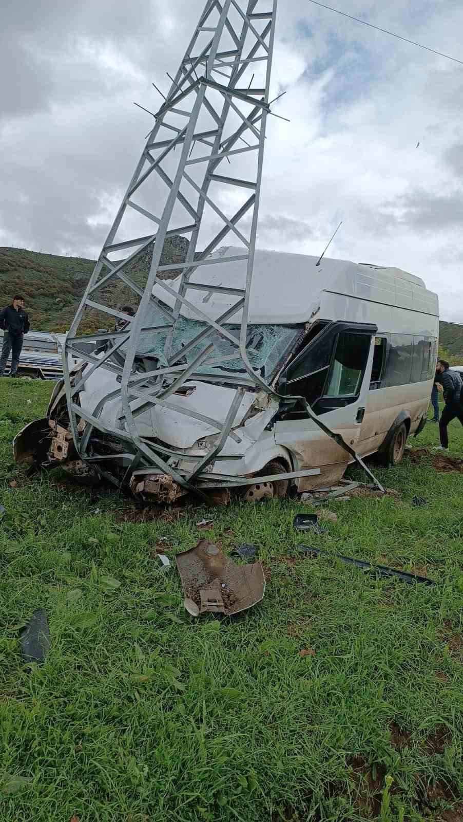 yolcu minibusu direge carpti 11 yarali 2 RK57kdjI