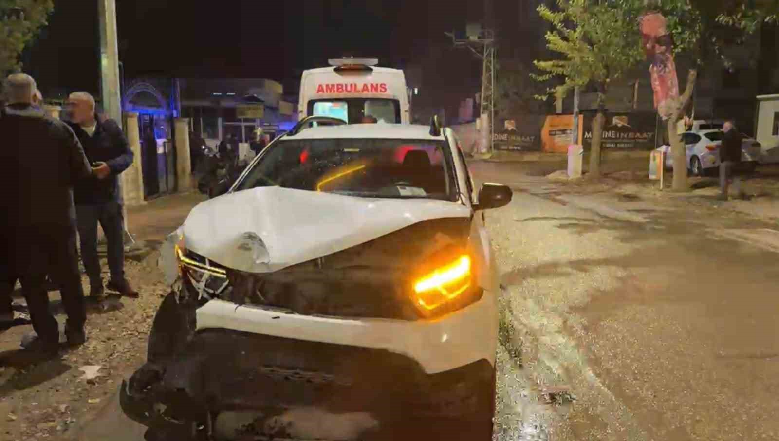 Yolcu minibüsü ile cip çarpıştı: 3 yaralı 5 yolcu minibusu ile cip carpisti 3 yarali 1 hpY532al