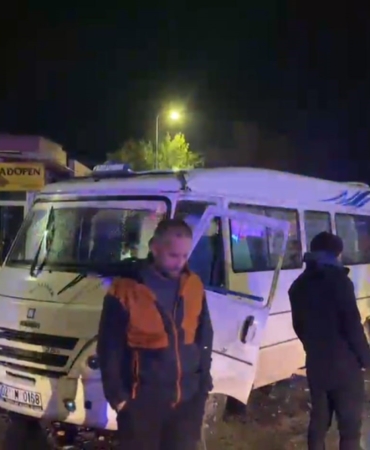 yolcu-minibusu-ile-cip-carpisti-3-yarali-rMXrSYiU.jpg