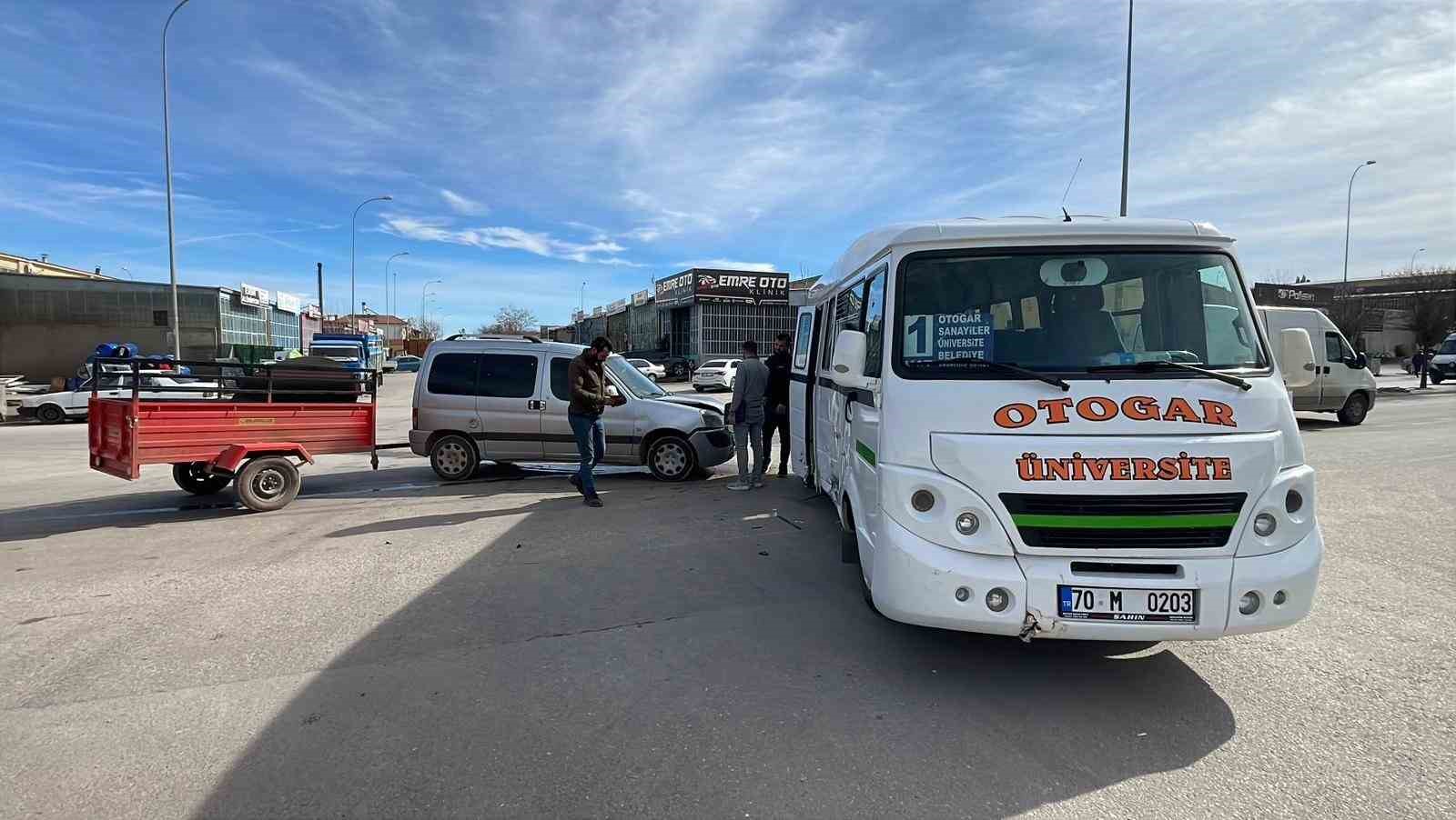 yolcu minibusu ile hafif ticari aracin karistigi kaza ani kameraya yansidi 2 mAibZniN