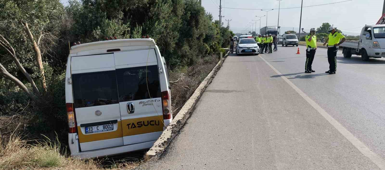 yolcu minibusunde dehset anlari kamerada kacirdigi minibusle kaza yapip oldu 1 8bMegdH7