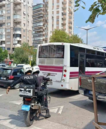 yolcu-minibusunun-yaya-gecidinde-carptigi-genc-kiz-oldu-d963dD9r.jpg
