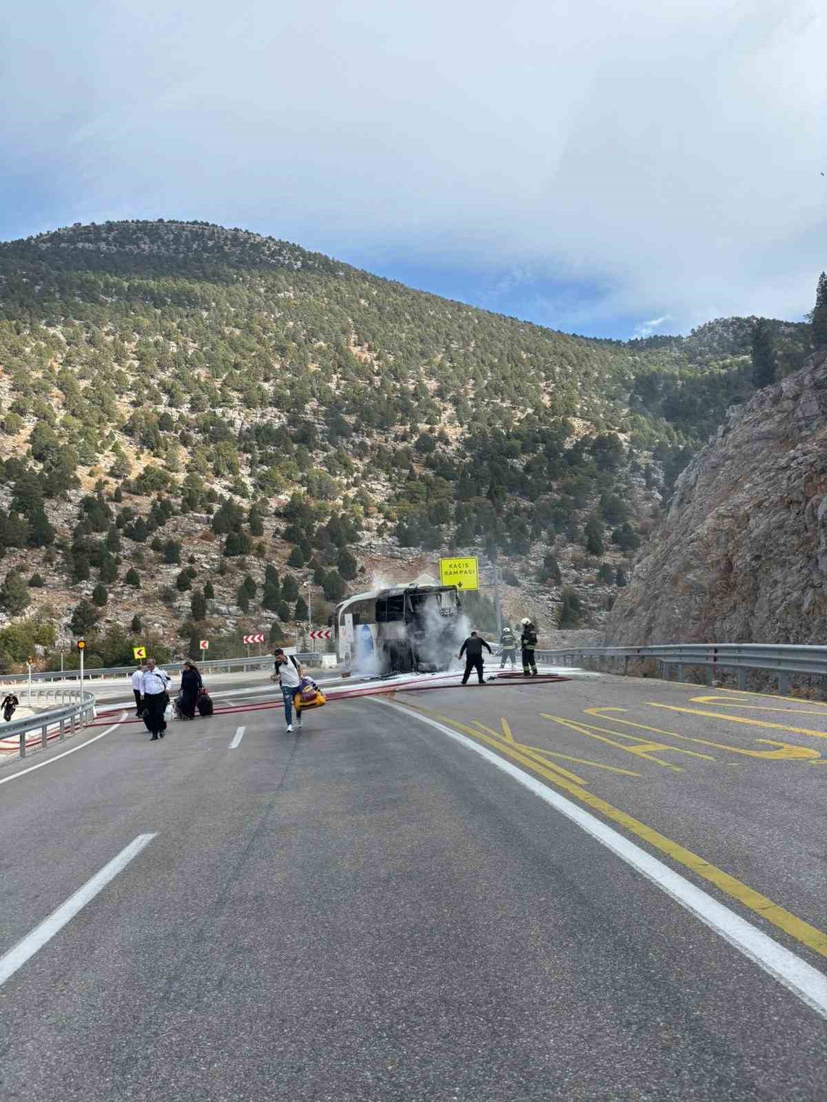 yolcu otobusu alev aldi 3