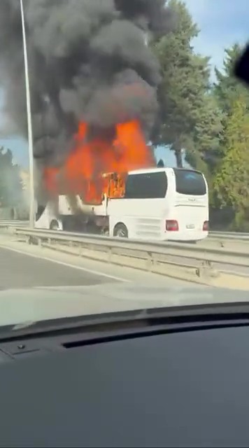 yolcu otobusu alevlere teslim oldu arac demir yiginina dondu 7 EZTl2nRI