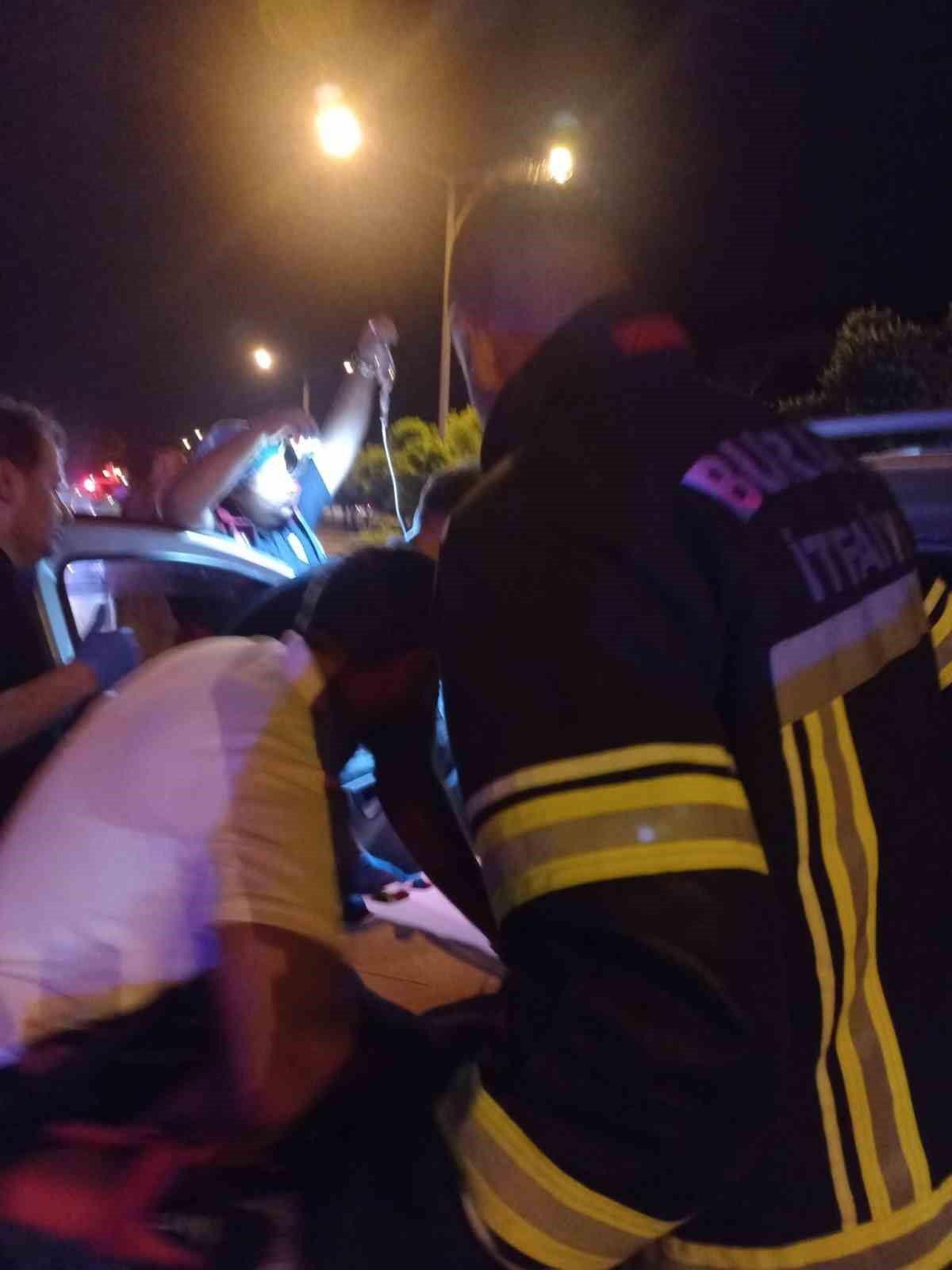 yolcu otobusu ile hafif ticari arac carpisti 3 yarali 0 7LrycuaG