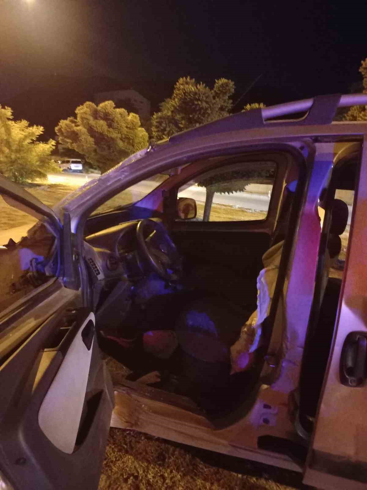 yolcu otobusu ile hafif ticari arac carpisti 3 yarali 2