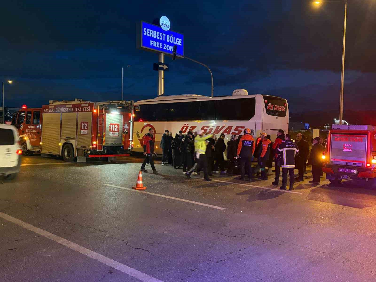 yolcu otobusu ile kamyonet carpisti 5 yarali 5 iYlrpQ4V