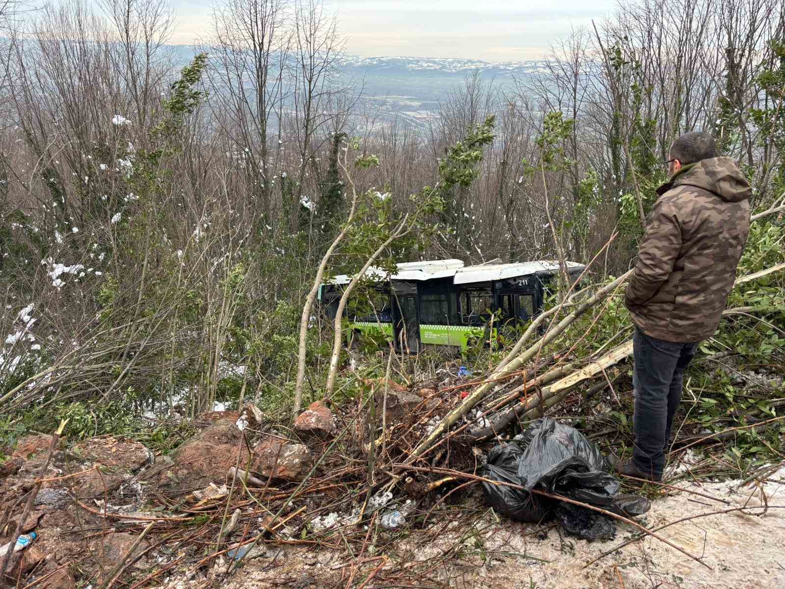 yolcu otobusu sarampole yuvarlandi cok sayida yarali var 2 BDSsak41