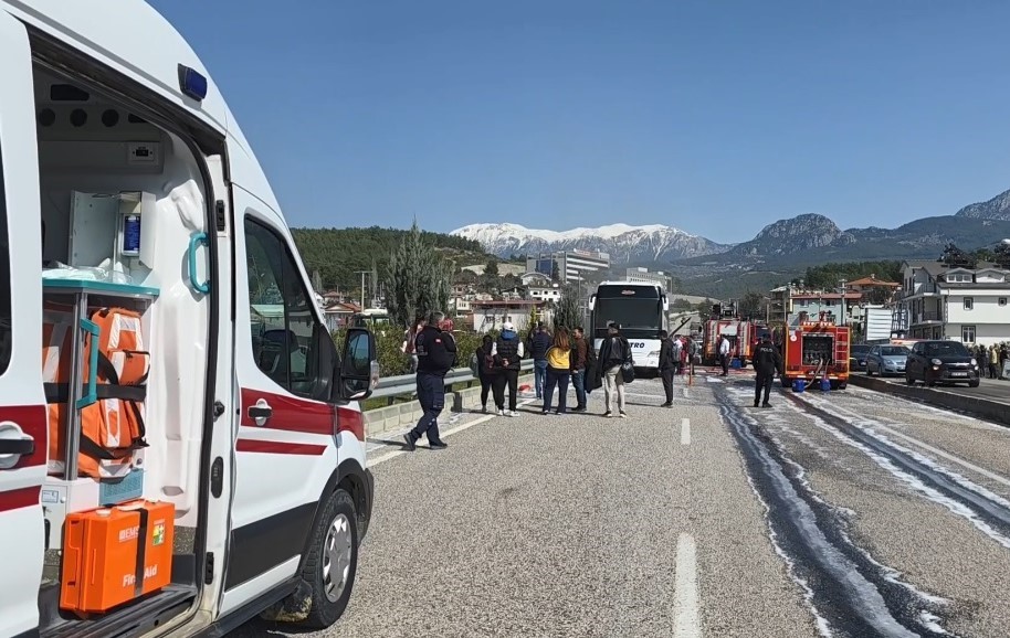 yolcu otobusu yandi bagajdaki 3 tavuk telef oldu 1 V7fhzpNE