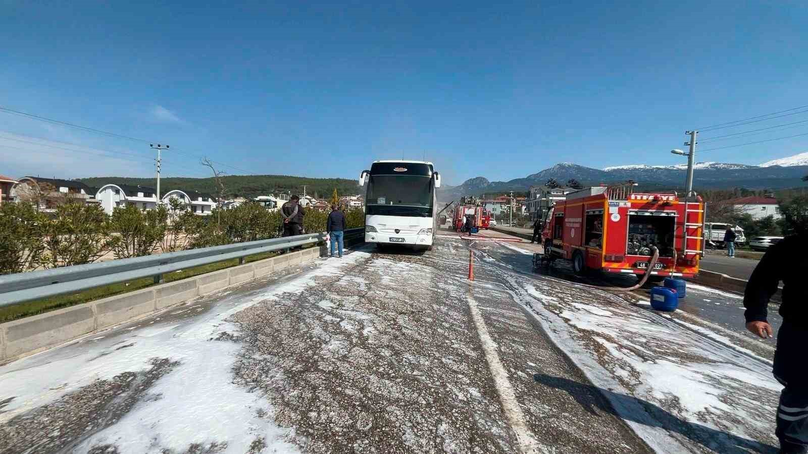 yolcu otobusu yandi bagajdaki 3 tavuk telef oldu 3 7VIMKhCW