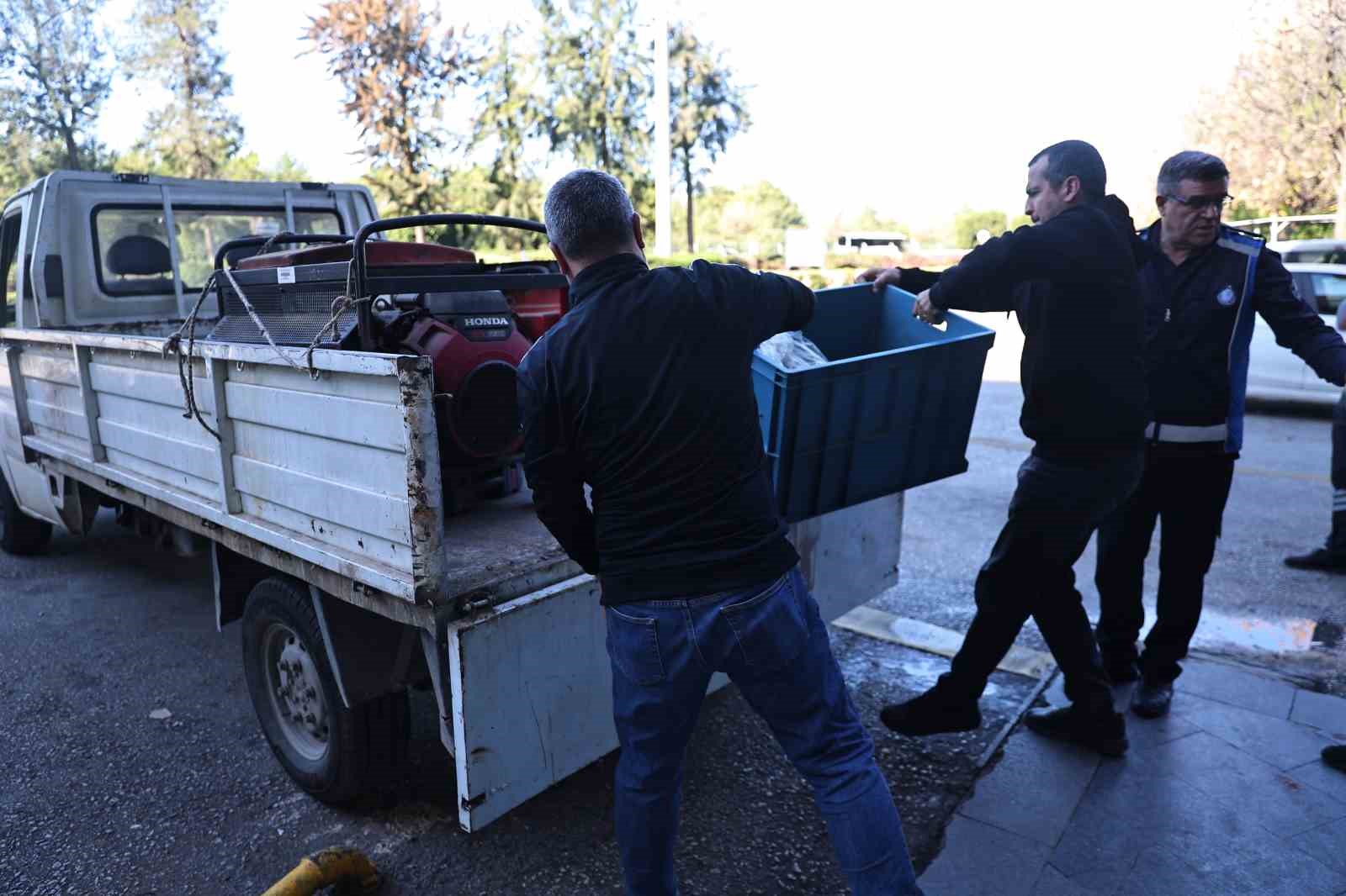 Yolcu otobüsüyle uygunsuz şartlarda taşınan çeyrek ton ete el konuldu 9 yolcu otobusuyle uygunsuz sartlarda tasinan ceyrek ton ete el konuldu 5 WEmwWcQT