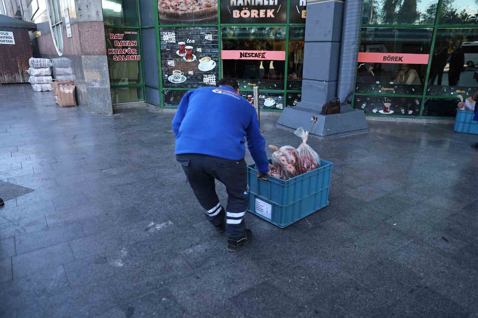 Yolcu otobüsüyle uygunsuz şartlarda taşınan çeyrek ton ete el konuldu 10 yolcu otobusuyle uygunsuz sartlarda tasinan ceyrek ton ete el konuldu 6 gtbUSdLv