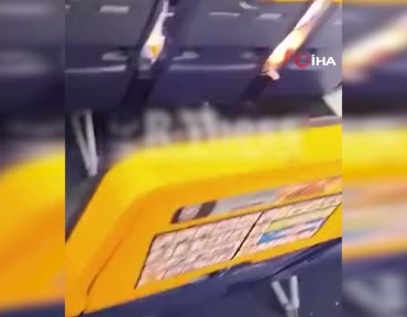 yolcu-ucaginin-motorundan-kopan-parca-kabindeki-cami-kirdi-GrgJqCMy.jpg