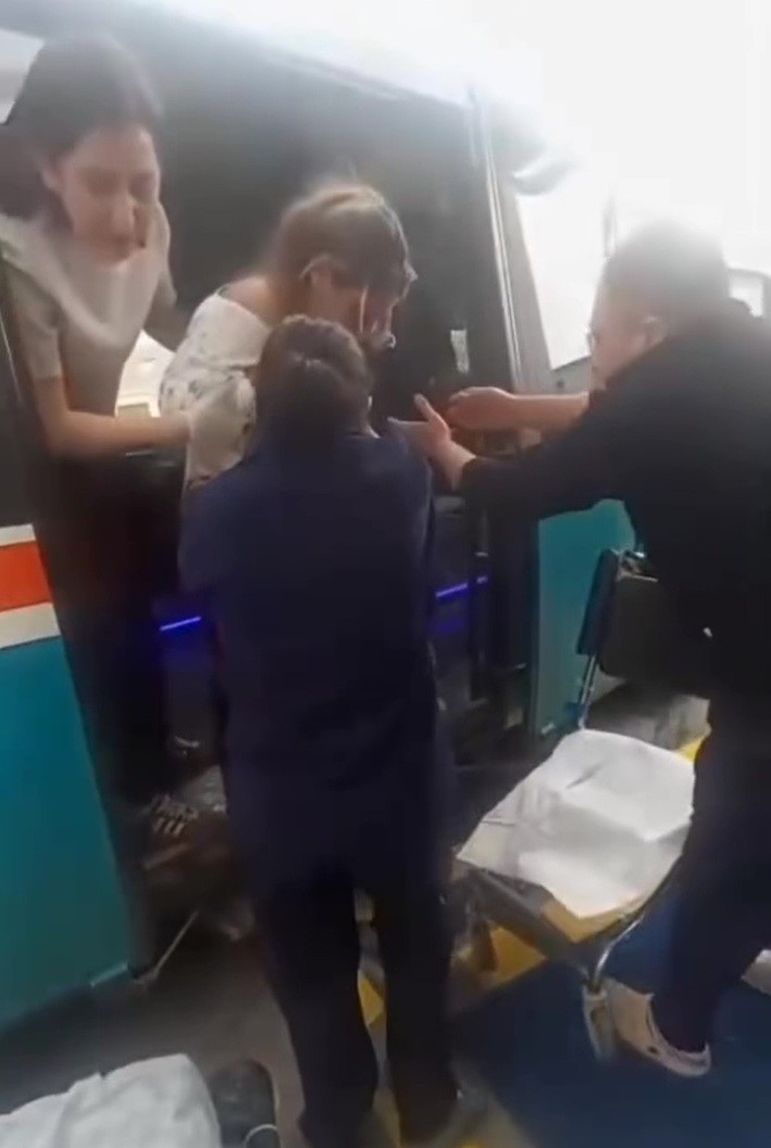 Yolculuk sırasında sancılanan kadın dolmuşta doğum yaptı 5 yolculuk sirasinda sancilanan kadin dolmusta dogum yapti 1 PSyfm5n2