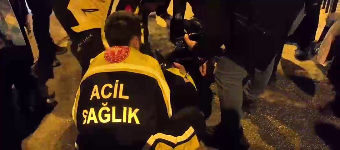 yolda baygin bulunan kadin hastaneye kaldirildi 1 s2n3T17D