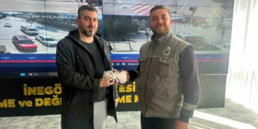 yolda-buldugu-200-bin-lirayi-sahibine-teslim-etti-V9CsYeSF.jpg