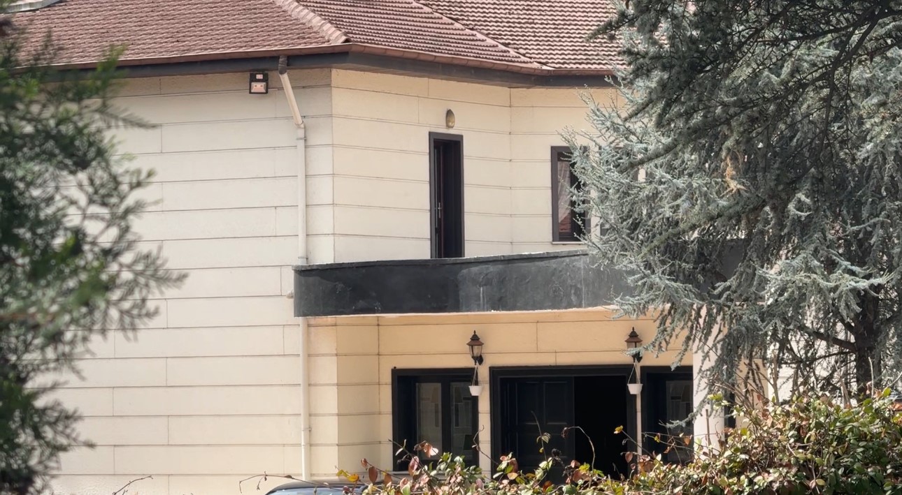 yolda olusan catlaklar valilik konutunu gecici olarak bosalttiriyor 2 MJQghMrZ