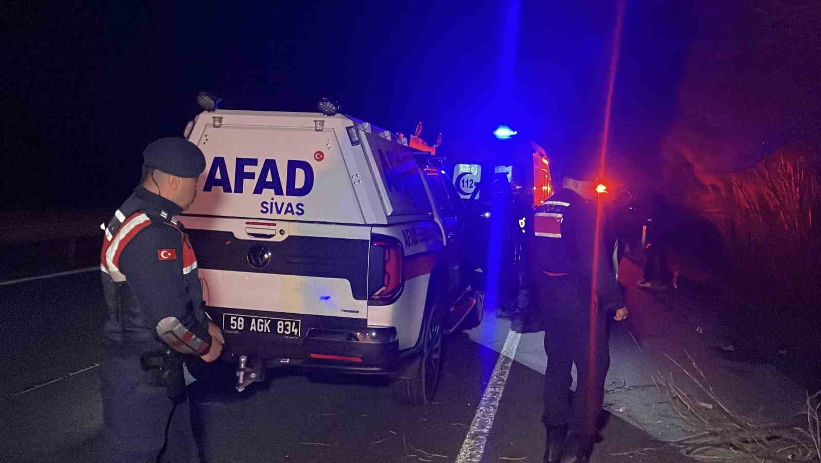 Yoldan çıkan araç devrildi: 1 ölü, 4 yaralı 7 yoldan cikan arac devrildi 1 olu 4 yarali 3 vqXL2wyQ
