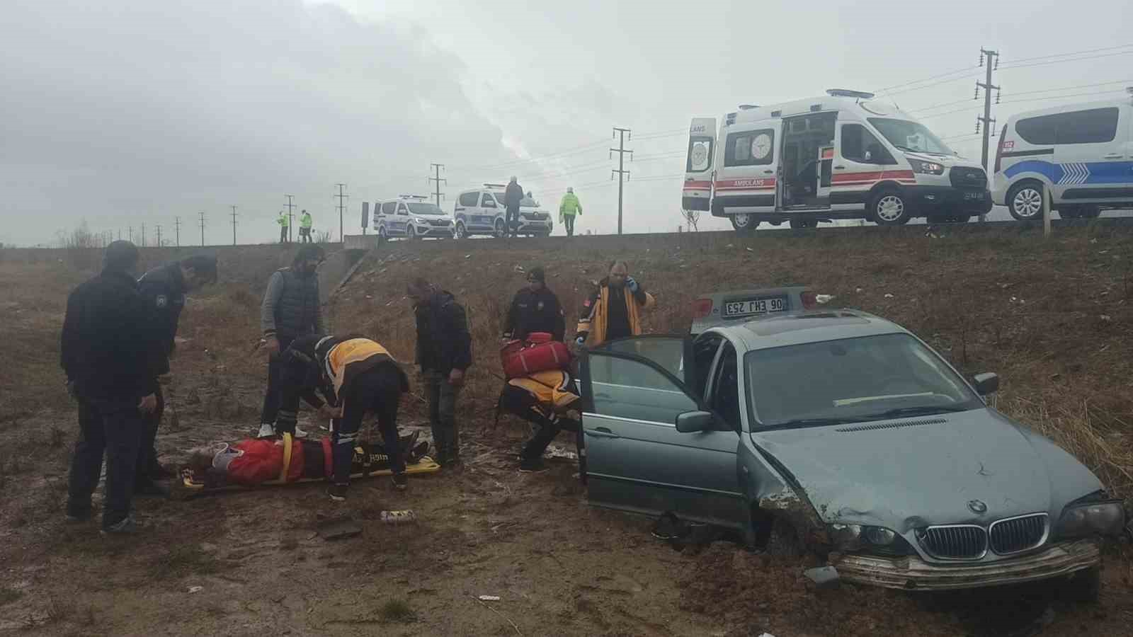 yoldan cikan luks arac sarampole devrildi 3 yarali 1 A2ilsFlc