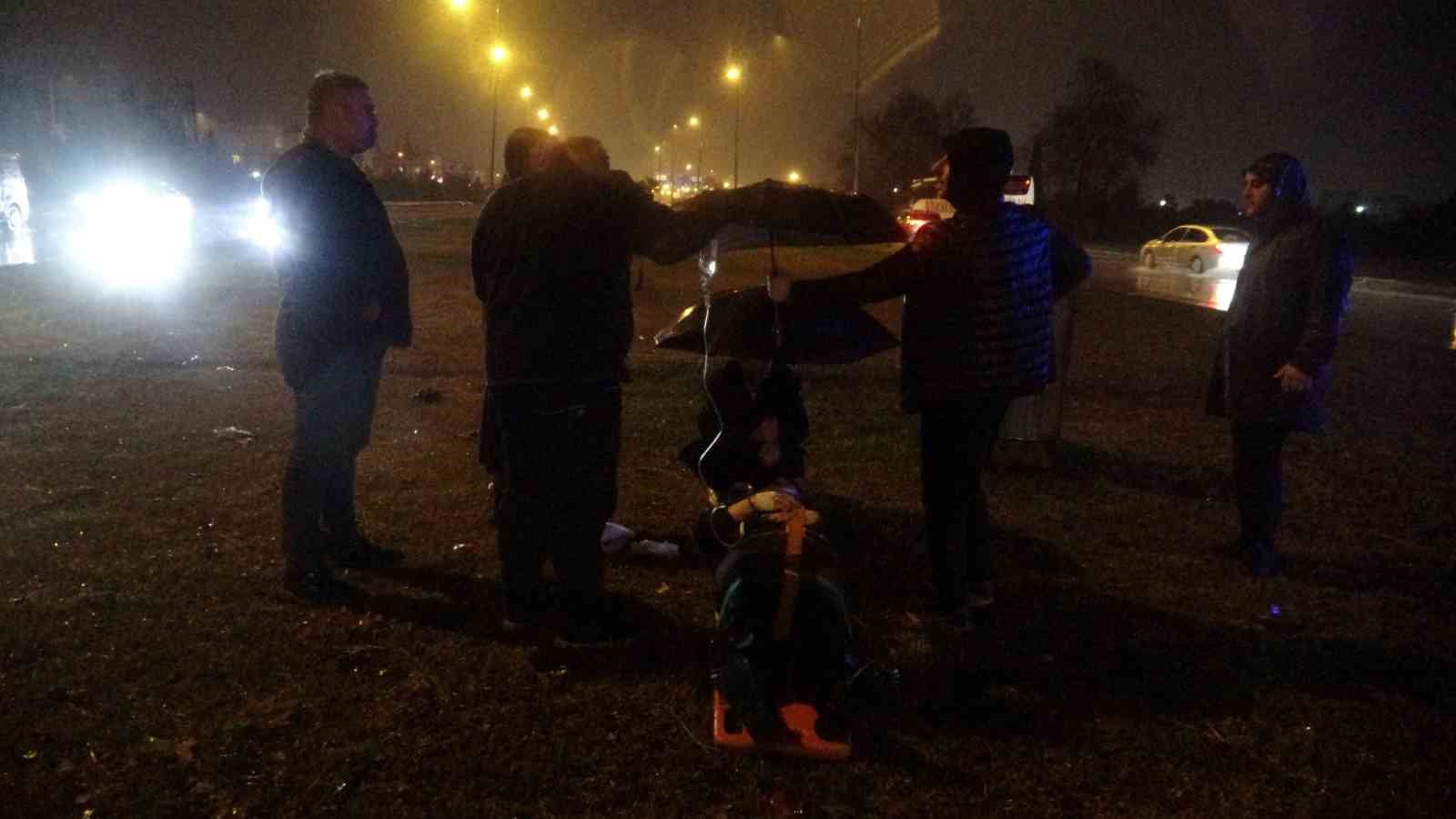 yoldan cikan luks otomobil refujdeki cukura dustu3 yarali 1 Ket7bwFY