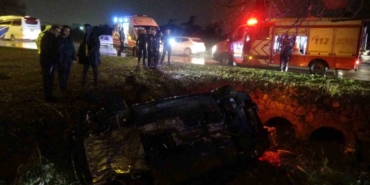 yoldan-cikan-luks-otomobil-refujdeki-cukura-dustu3-yarali-BYBVLTUb.jpg