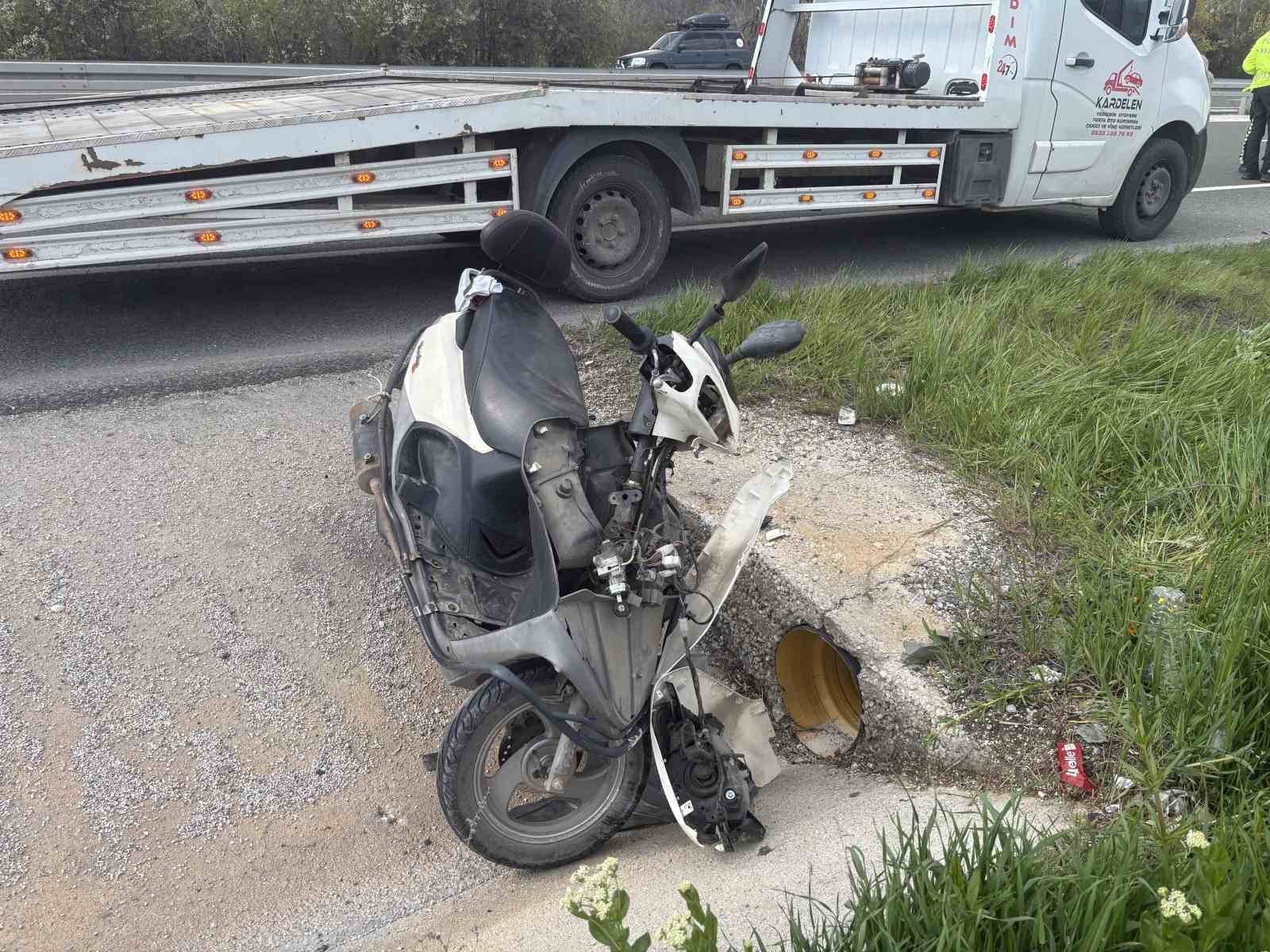 yoldan cikan motosikletten dusen 1i cocuk 3 kisi yaralandi 0 XmQTJuYj