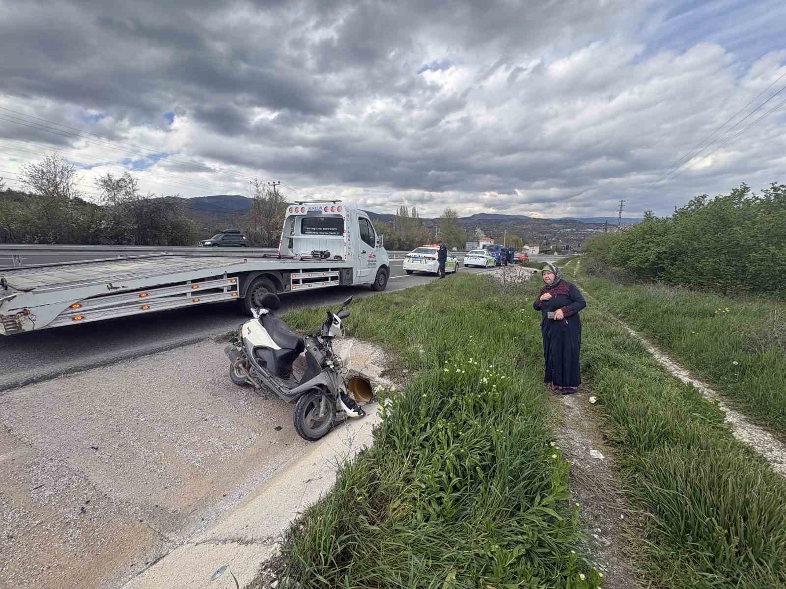 yoldan cikan motosikletten dusen 1i cocuk 3 kisi yaralandi 2 9sUs1Uc3
