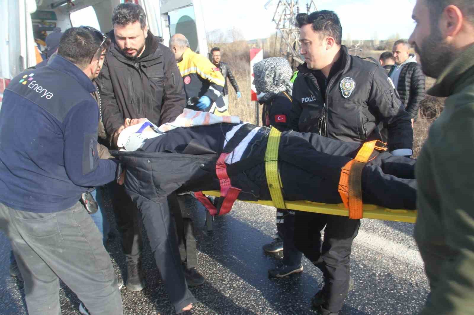 yoldan cikan otomobil direge carpti 3 yarali 5 QijWeLTi